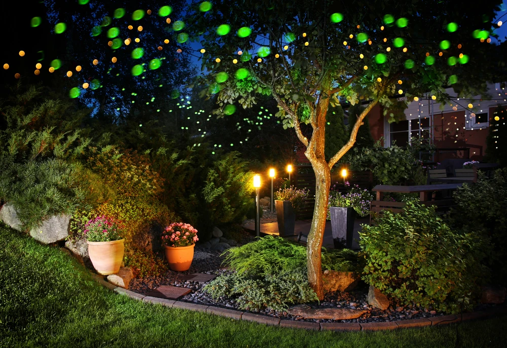 Sfeerverlichting in avondtuin
